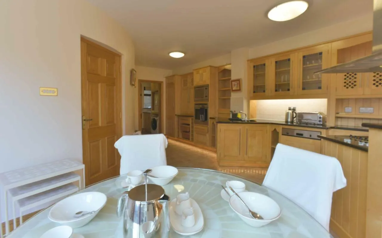 Haddington Place Otel Dublin 0*,  İrlanda